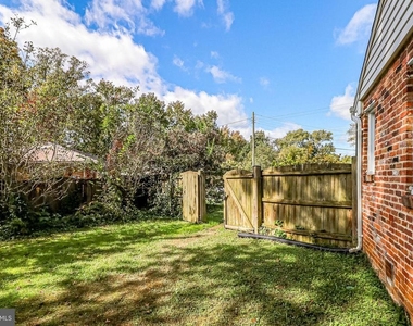 8113 Carlyle Place - Photo Thumbnail 36