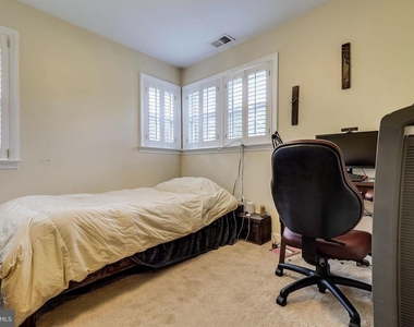 8113 Carlyle Place - Photo Thumbnail 12
