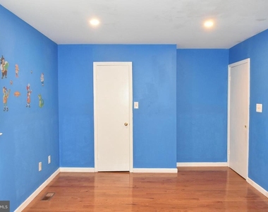 4557 King Edward Court - Photo Thumbnail 30