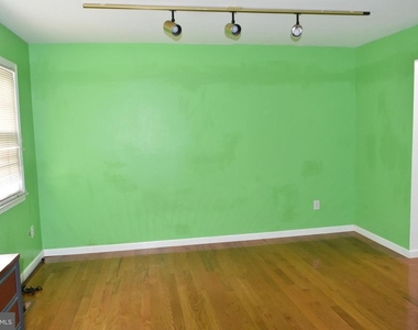 4557 King Edward Court - Photo Thumbnail 12