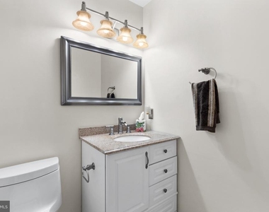 8202 Crossbrook Court - Photo Thumbnail 4