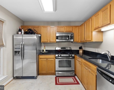 8202 Crossbrook Court - Photo Thumbnail 9