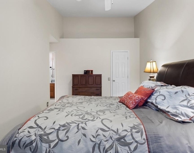 8202 Crossbrook Court - Photo Thumbnail 15