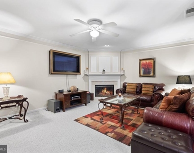 8202 Crossbrook Court - Photo Thumbnail 6