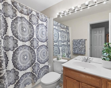 8202 Crossbrook Court - Photo Thumbnail 13