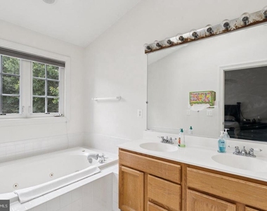 4322 Thomas Brigade Lane - Photo Thumbnail 16