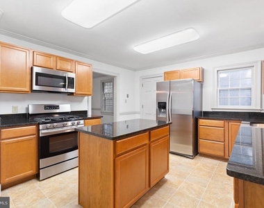 1307 Caroline Street - Photo Thumbnail 12
