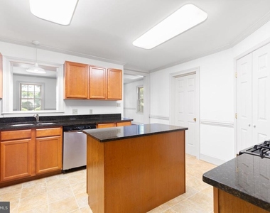 1307 Caroline Street - Photo Thumbnail 11