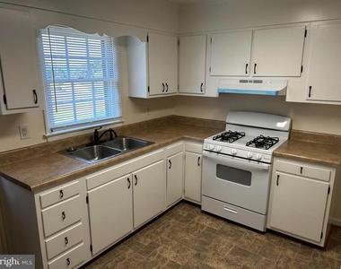 525 Azalea Street - Photo Thumbnail 7