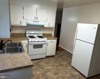 525 Azalea Street - Photo Thumbnail 6