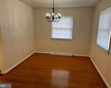 525 Azalea Street - Photo Thumbnail 5