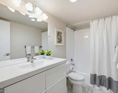 801 N Pitt Street - Photo Thumbnail 8