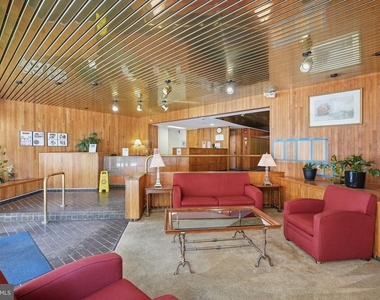 801 N Pitt Street - Photo Thumbnail 17
