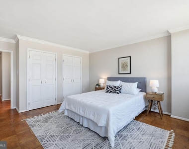 801 N Pitt Street - Photo Thumbnail 12