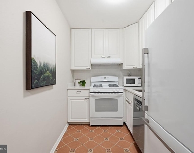801 N Pitt Street - Photo Thumbnail 4