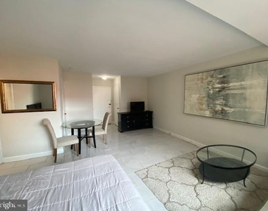 1011 Arlington Boulevard - Photo Thumbnail 3