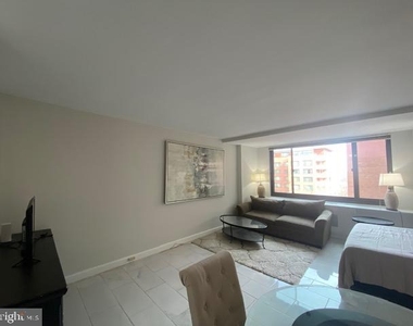 1011 Arlington Boulevard - Photo Thumbnail 2