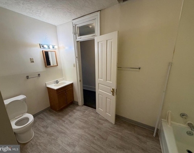 132 W Market Street - Photo Thumbnail 5