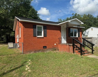 405 Laura Court - Photo Thumbnail 1