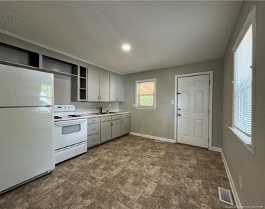 405 Laura Court - Photo Thumbnail 5
