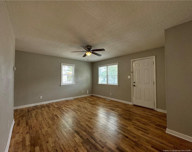 405 Laura Court - Photo Thumbnail 8