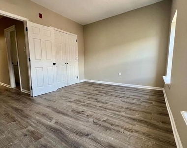 1844 W Master Street - Photo Thumbnail 4