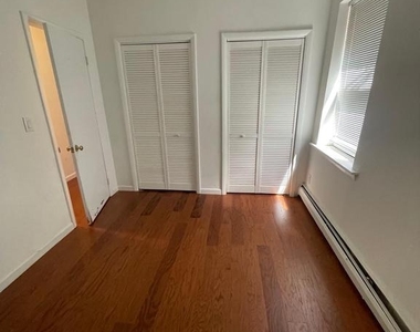 1917 Spring Garden Street - Photo Thumbnail 4