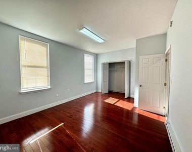 3739 Lancaster Avenue - Photo Thumbnail 3