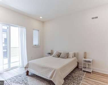 1115 N American Street - Photo Thumbnail 4