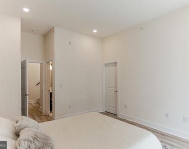 1115 N American Street - Photo Thumbnail 5