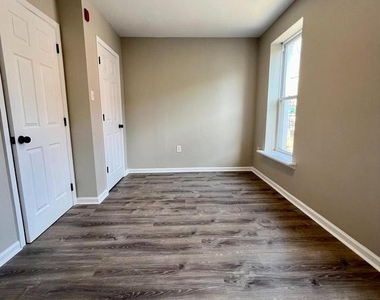1844 W Master Street - Photo Thumbnail 7