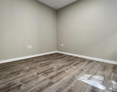 1844 W Master Street - Photo Thumbnail 10