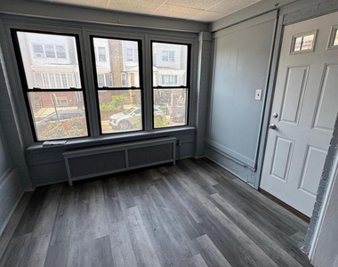 2927 S Dewey Street - Photo Thumbnail 1