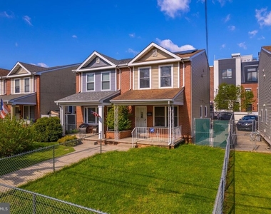 1330 N Hancock Street - Photo Thumbnail 3
