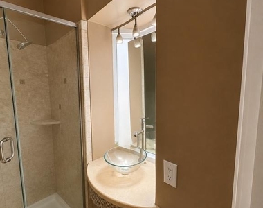 1713 Green Street - Photo Thumbnail 6