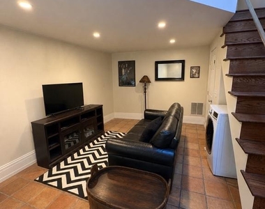 1713 Green Street - Photo Thumbnail 3
