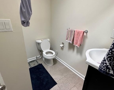309 S 12th Street - Photo Thumbnail 7