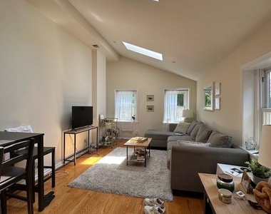 309 S 12th Street - Photo Thumbnail 2