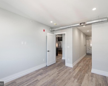 526 Brown Street - Photo Thumbnail 8