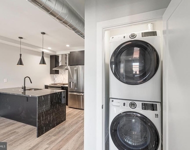 526 Brown Street - Photo Thumbnail 7