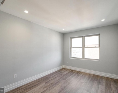526 Brown Street - Photo Thumbnail 6