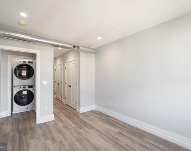 526 Brown Street - Photo Thumbnail 9