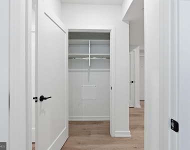 208 Vine Street - Photo Thumbnail 10