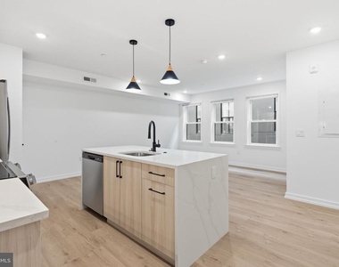208 Vine Street - Photo Thumbnail 3