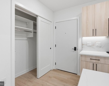 208 Vine Street - Photo Thumbnail 6