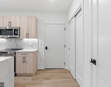 208 Vine Street - Photo Thumbnail 2