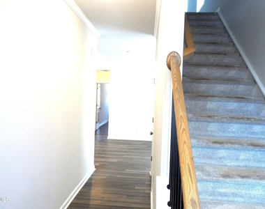 1003 Sora Way - Photo Thumbnail 6