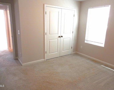 1003 Sora Way - Photo Thumbnail 15