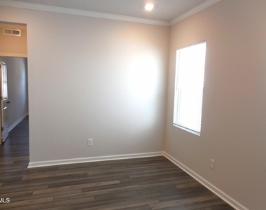 1003 Sora Way - Photo Thumbnail 5
