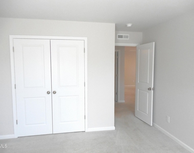 1003 Sora Way - Photo Thumbnail 16